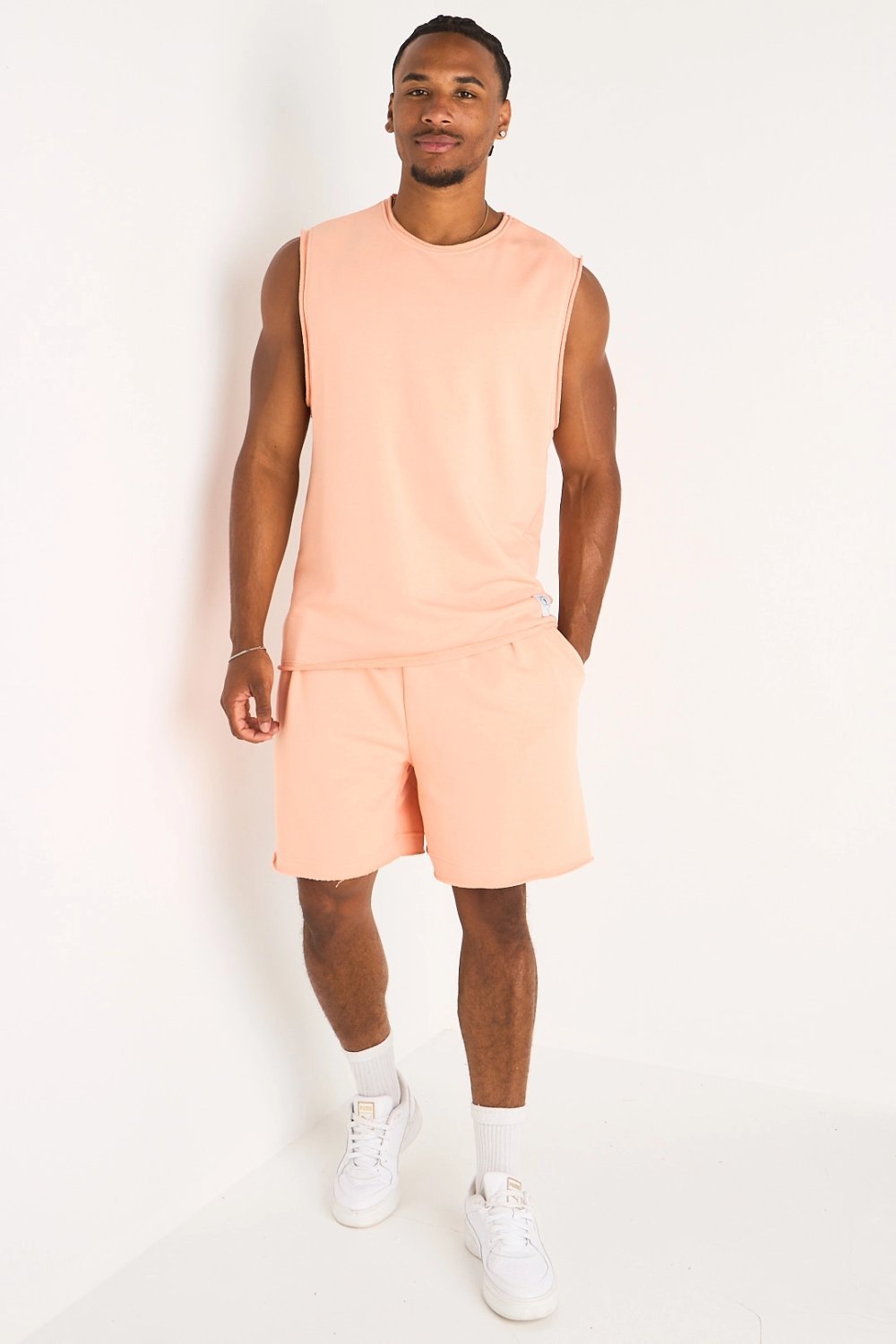 Ensemble t-shirt sans manches et short saumon