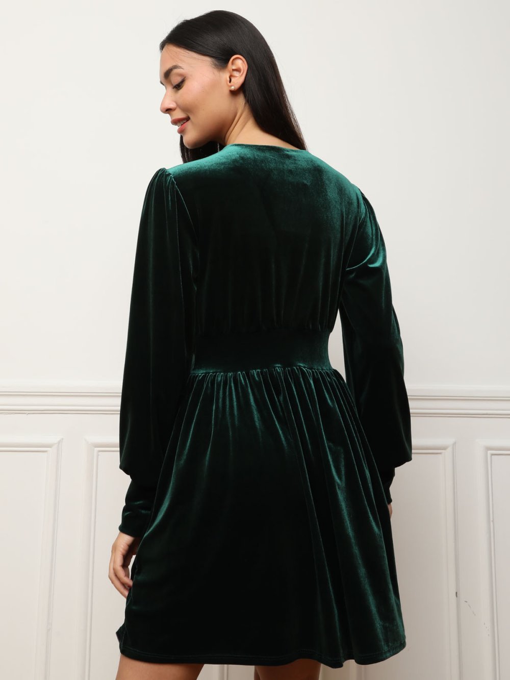 Robe patineuse en velours col V vert foncé