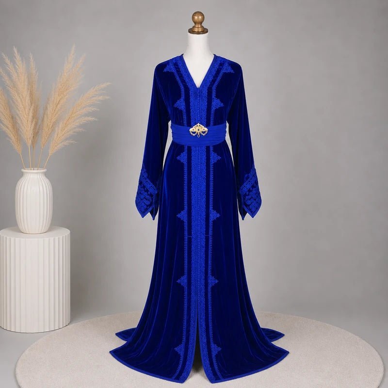 Caftan en velours brodé bleu roi