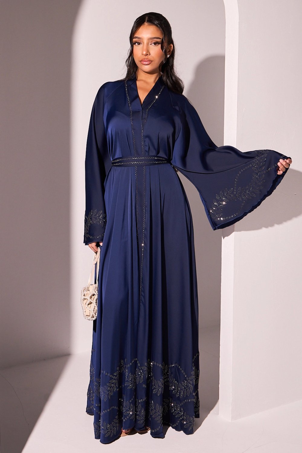 Abaya manches évasées à ligne de strass bleu foncé