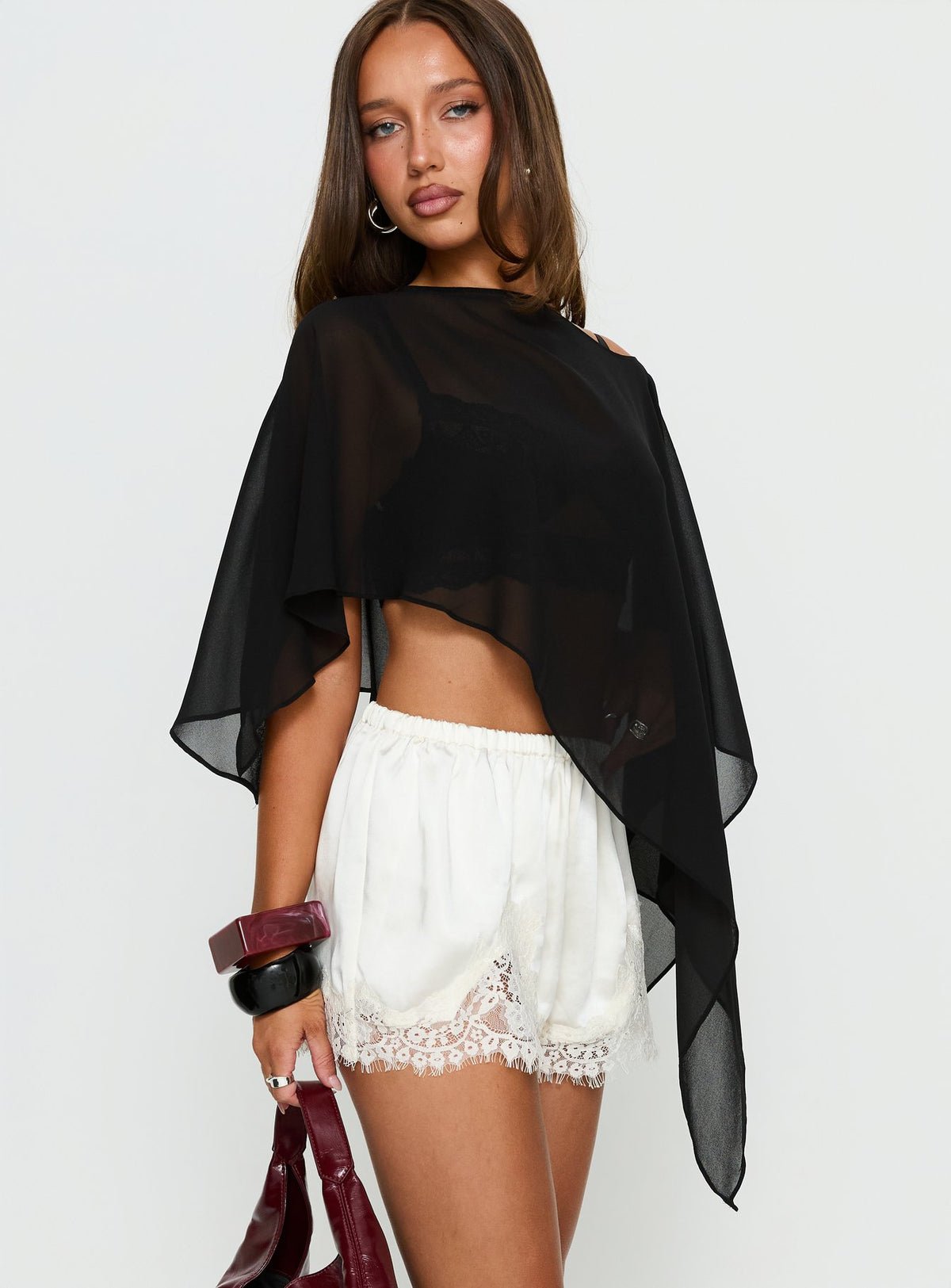 Short satin b dentelle w taille élastique