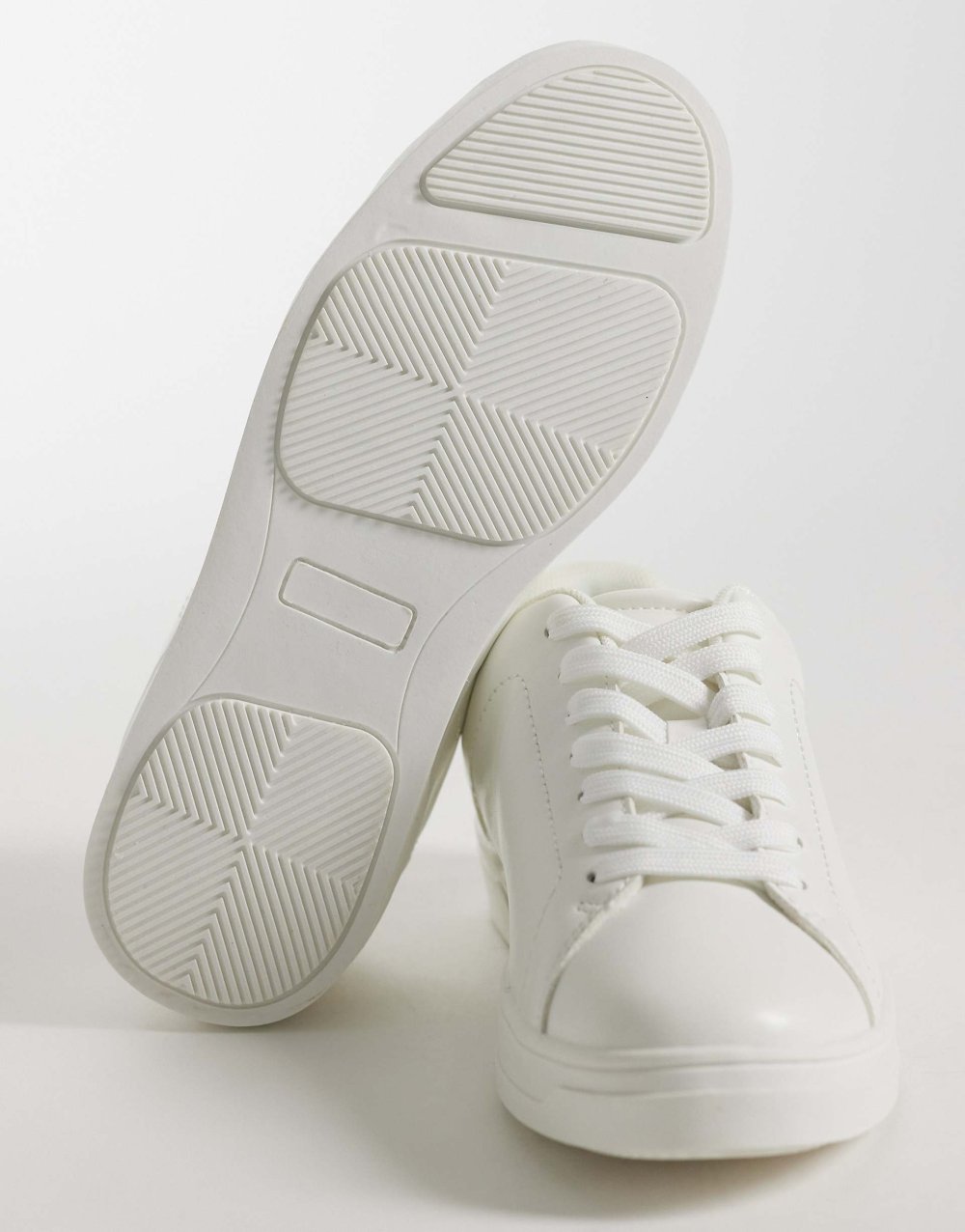 Baskets basses en similicuir blanches