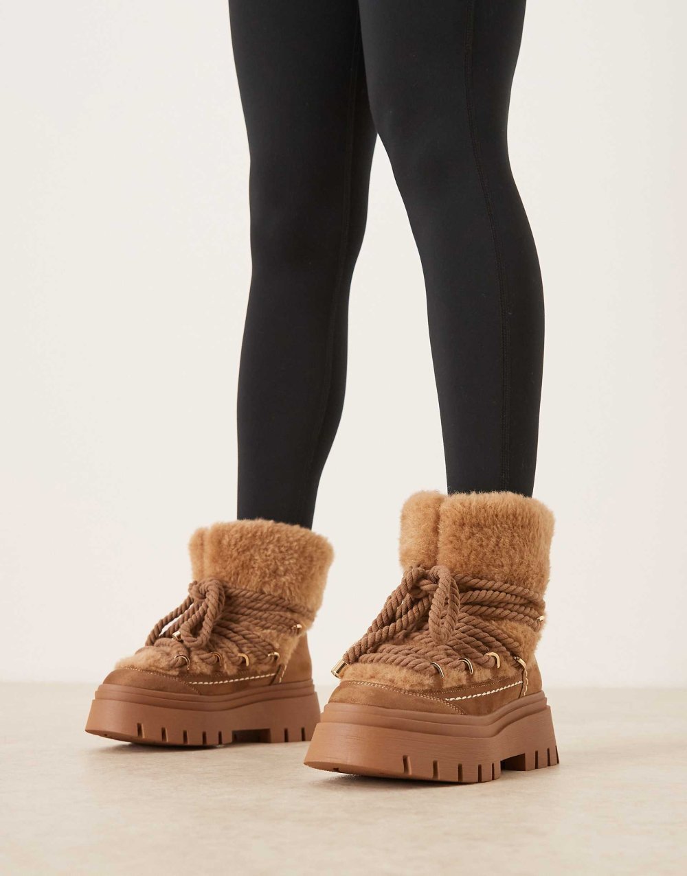 Bottes de neige à fausse fourrure beiges