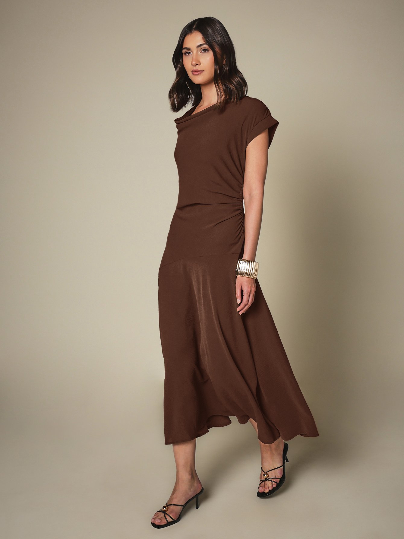 Robe Midi À Col Drapé Avec Manches Courtes