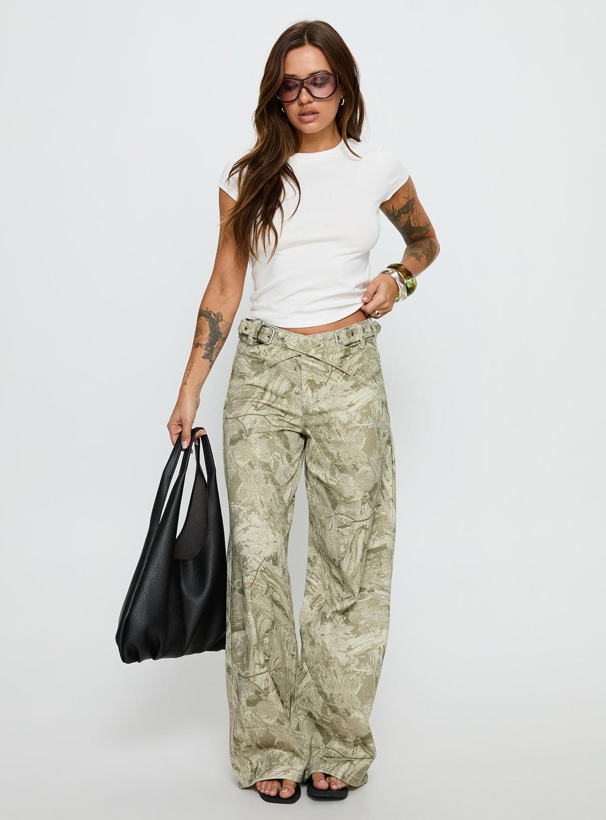 Jean large camouflage b ceinture croisée