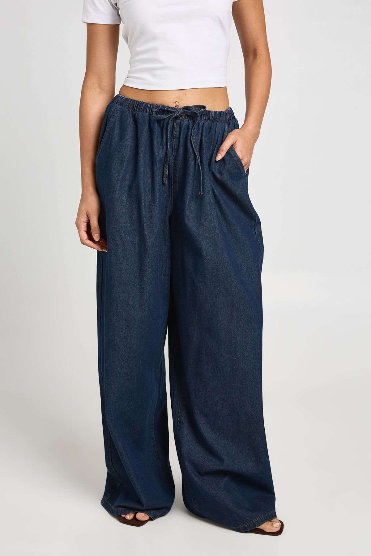 Pantalon en denim à jambes larges élastiqué