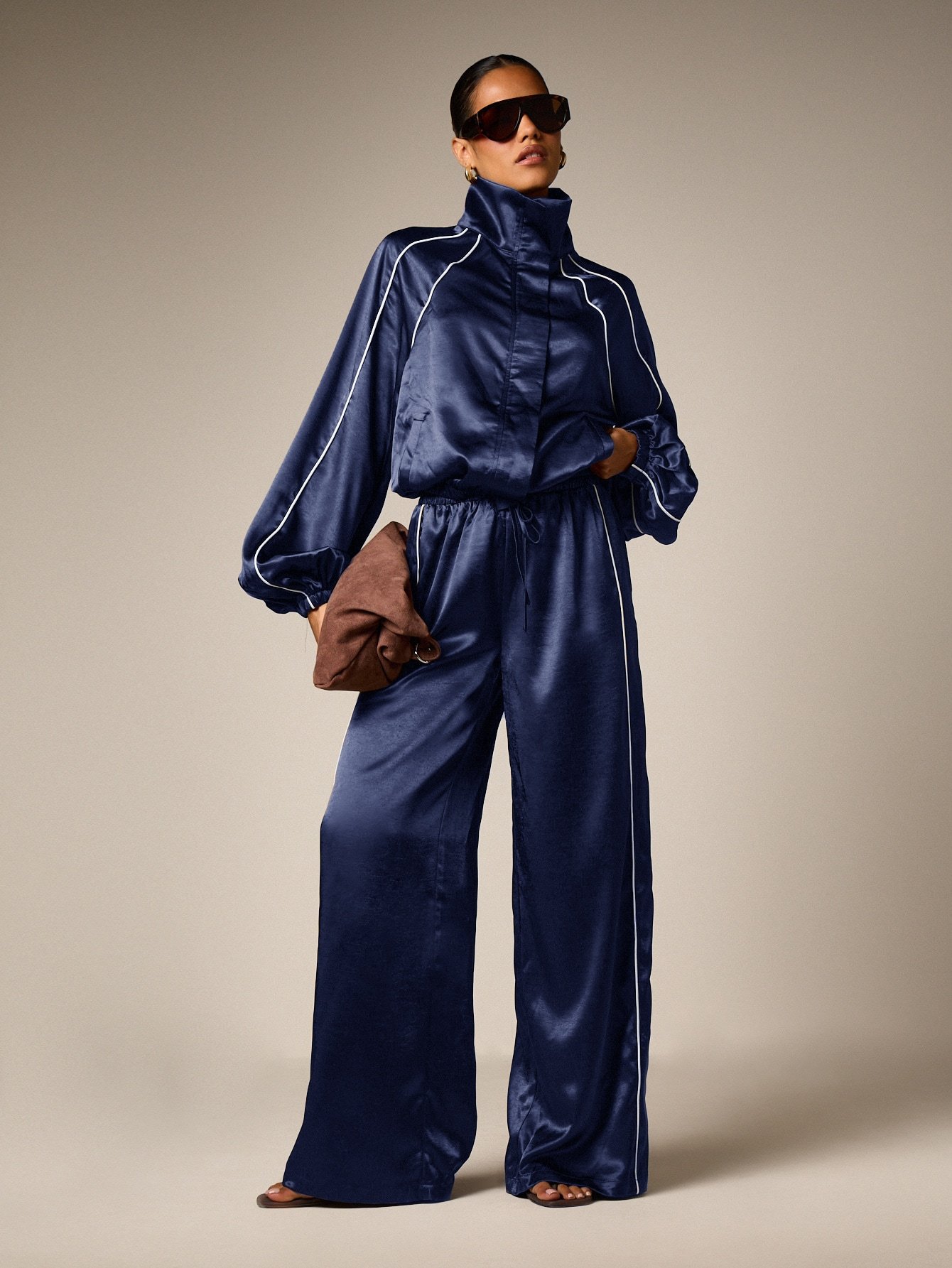 Top Col Roulé Oversize En Satin Avec Bordure De Passepoil Blanc