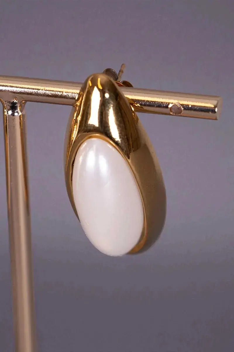 Gold-tone mother-of-pearl effect cabochon earrings