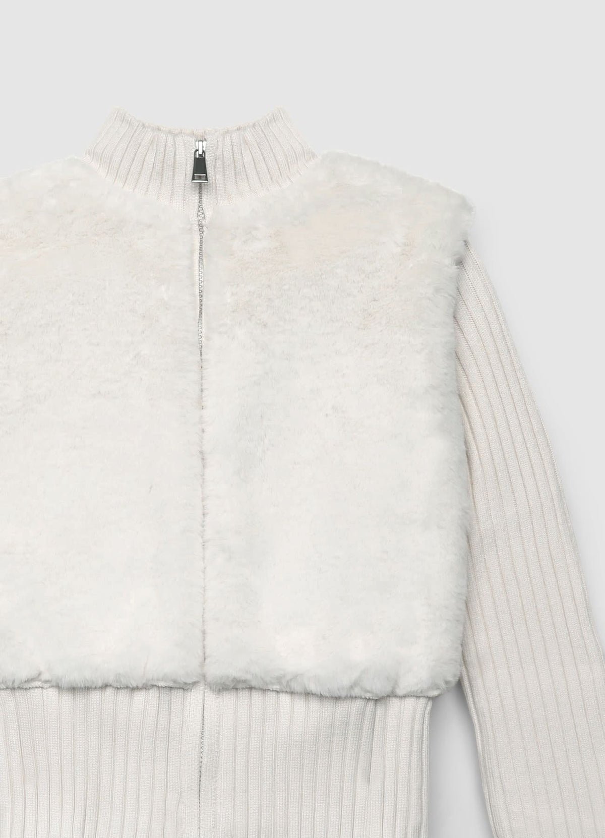 Pull zippé à empiècement peluche
