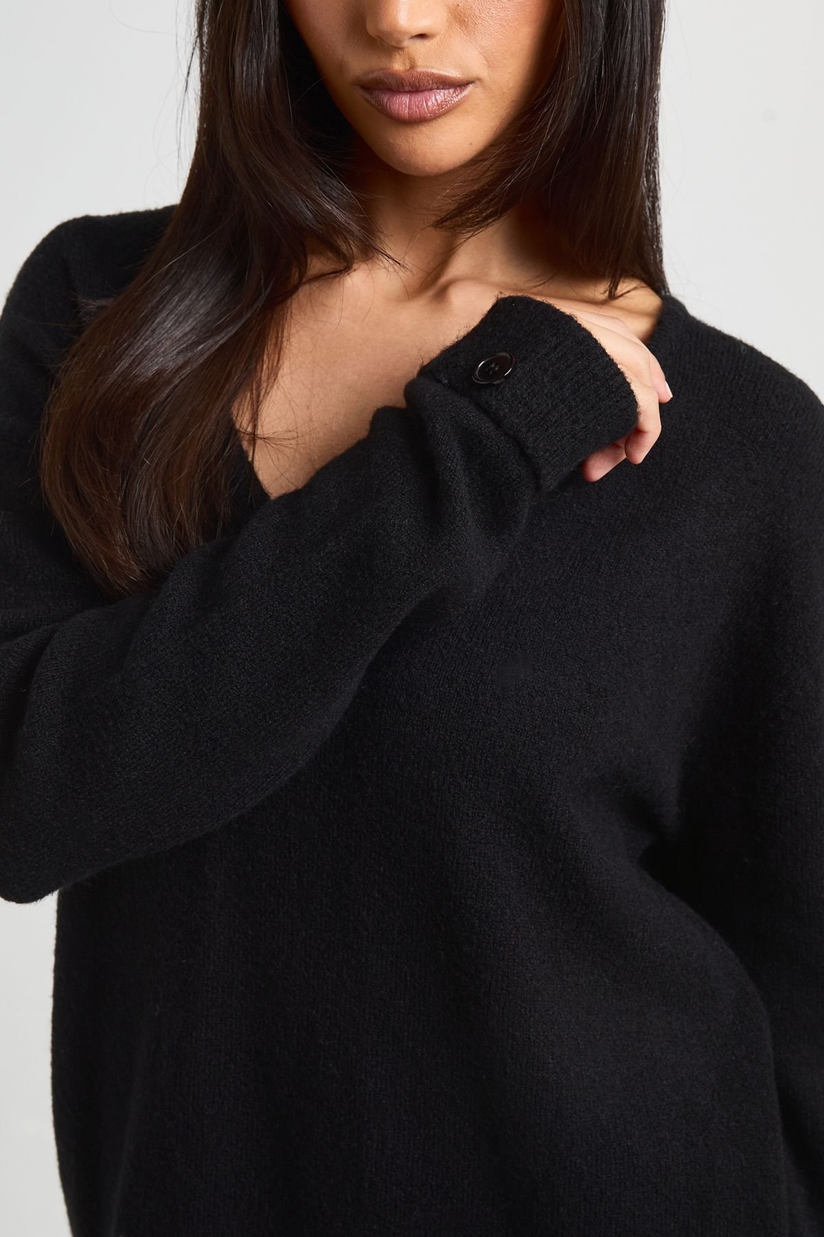Ensemble coordonné pull col v à poignets boutonnés
