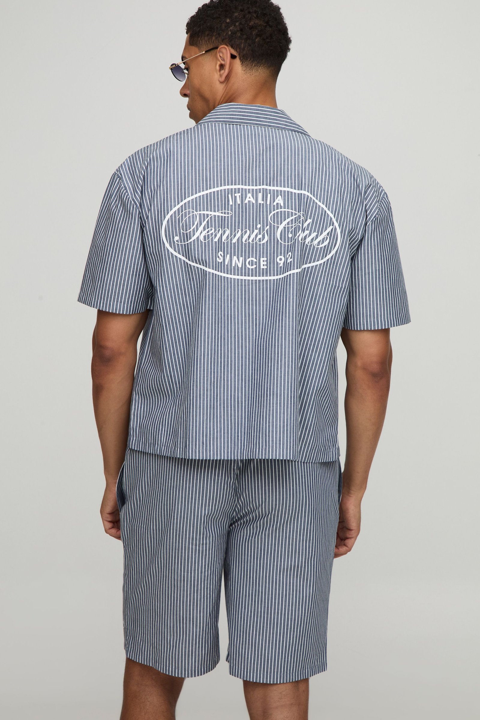 Ensemble Chemise Revere Sfera Oversized Boxy à Rayures, Imprimé Tennis Club et Short