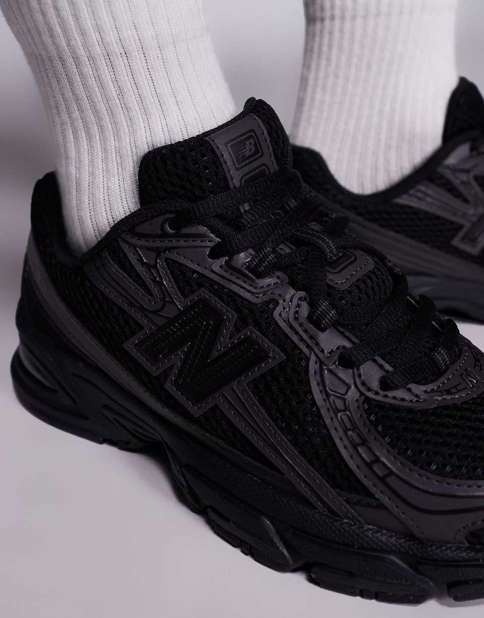 740 trainers in black
