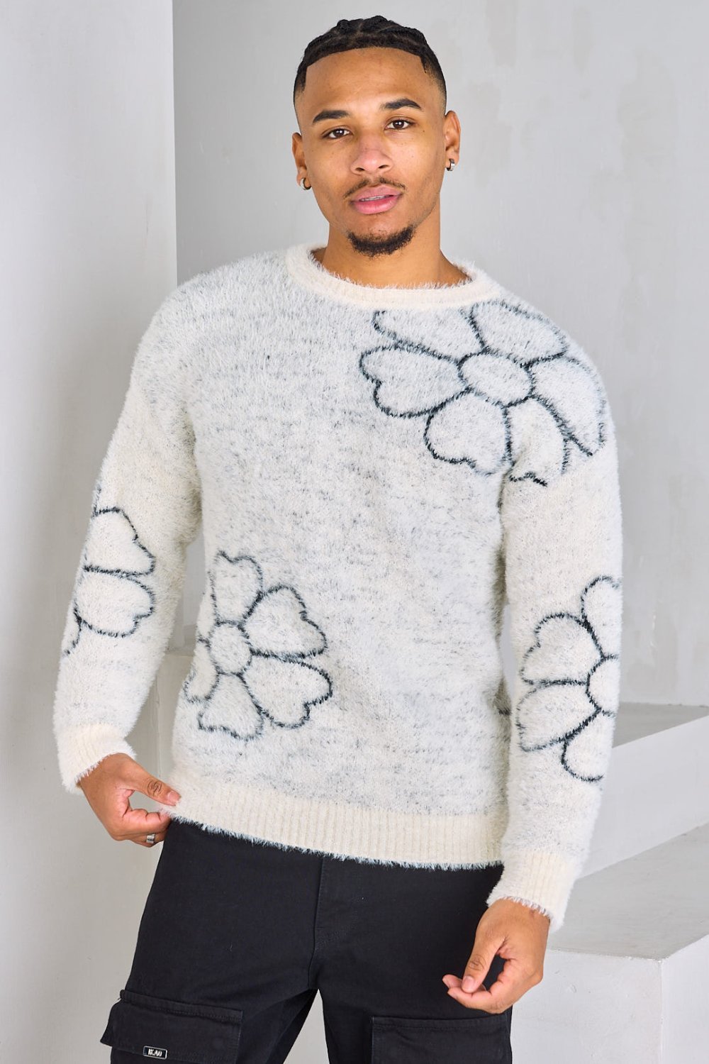 Pull col rond à motif fleuri blanc