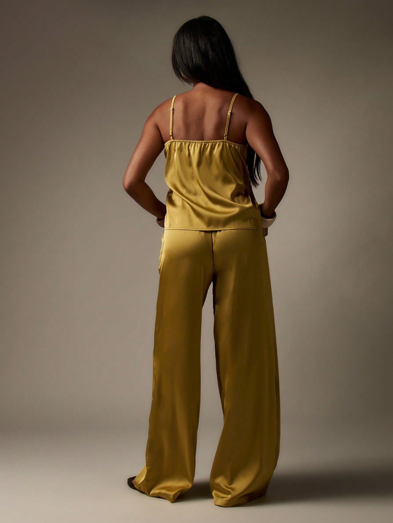 Ensemble Deux Pièces Pantalon Large En Satin Et Débardeur