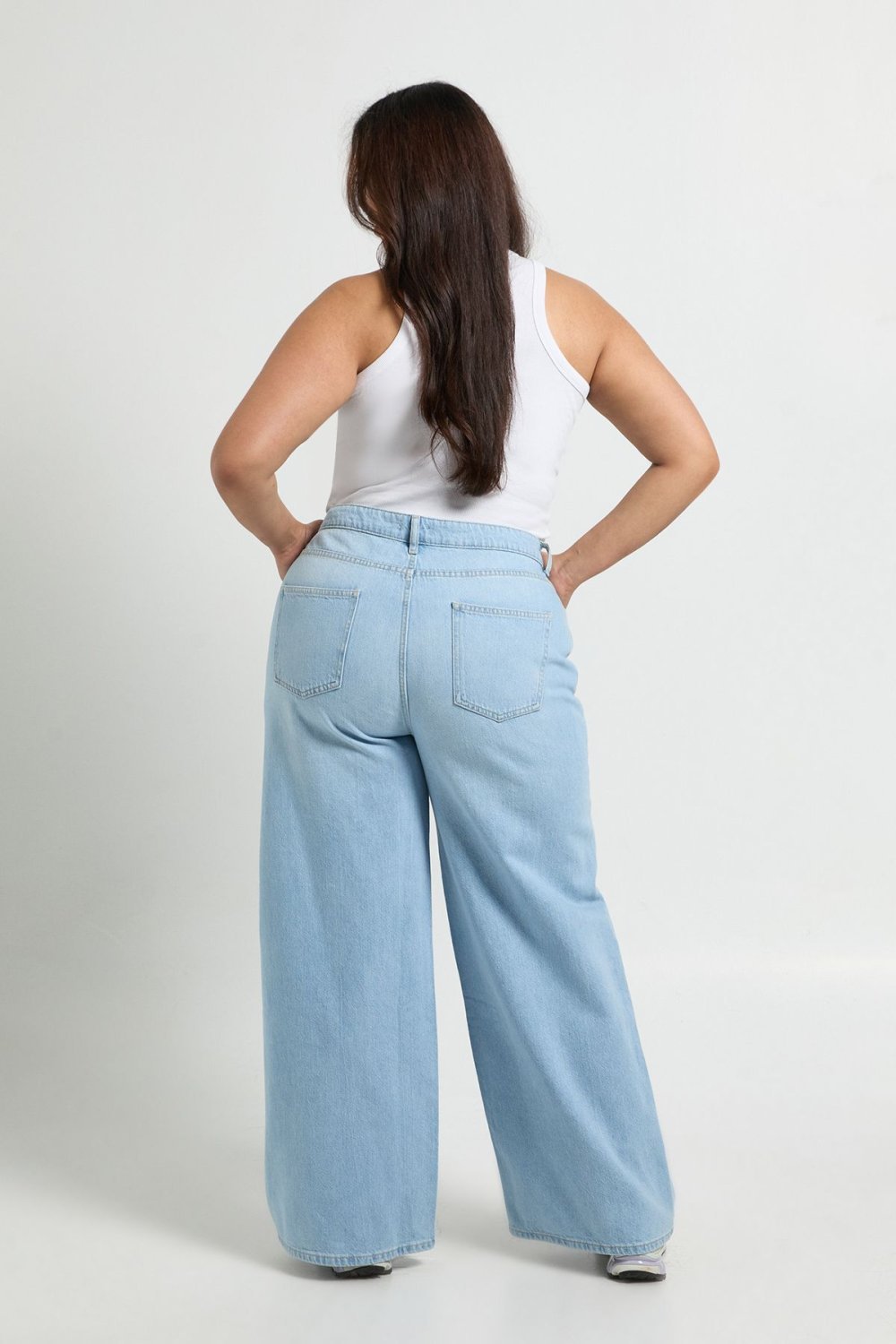 Pale blue high-waisted wide leg jeans - Plus size
