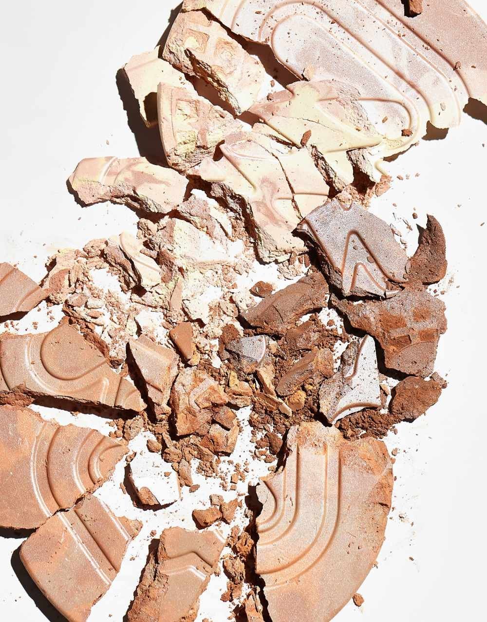 Soft-glow pressed powder CloudLight