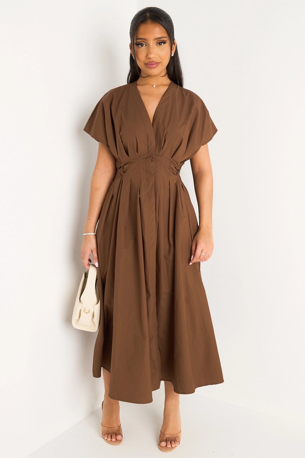 Robe longue plissée boutonnée col V marron