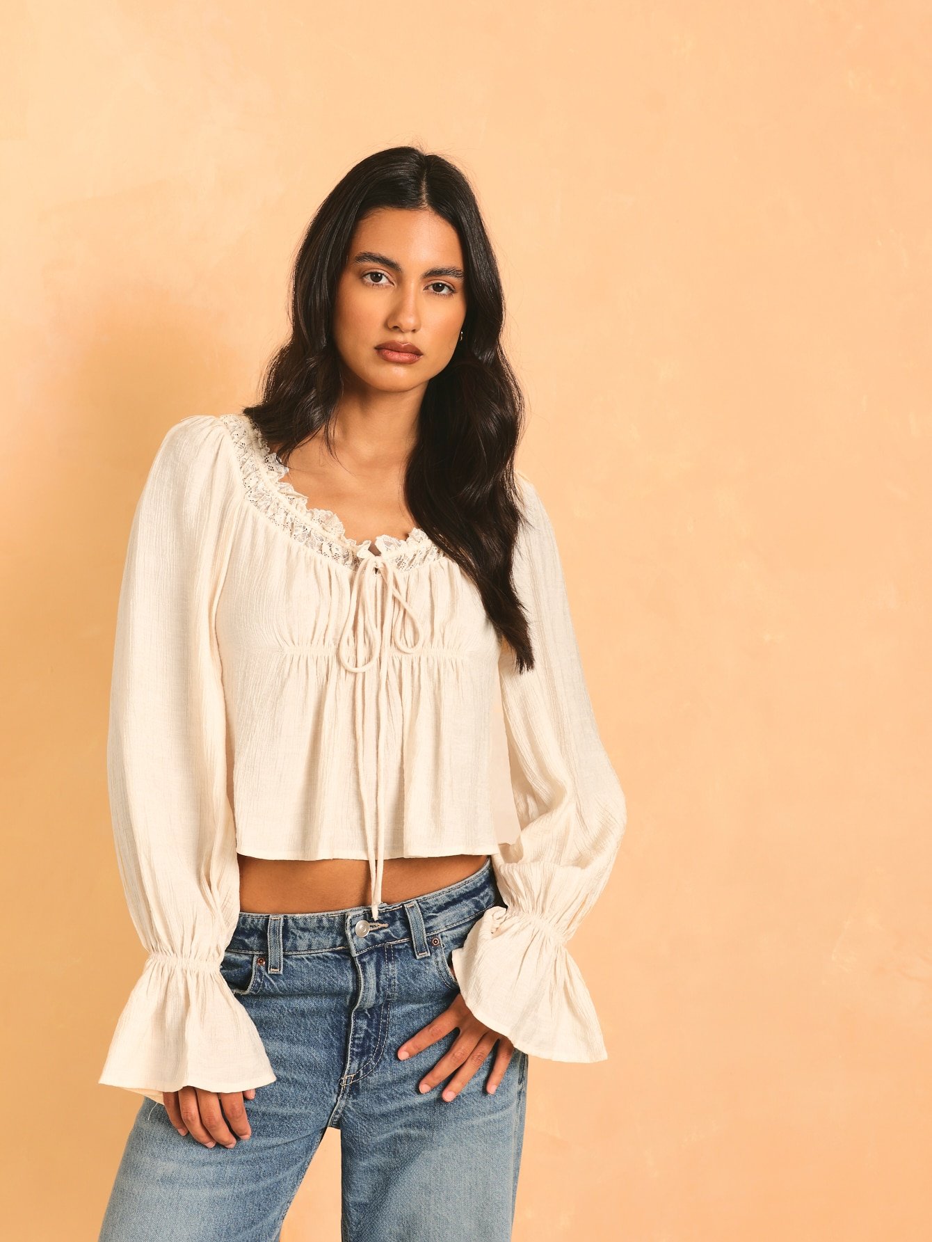 Blouse à manches bouffantes avec bordure en dentelle