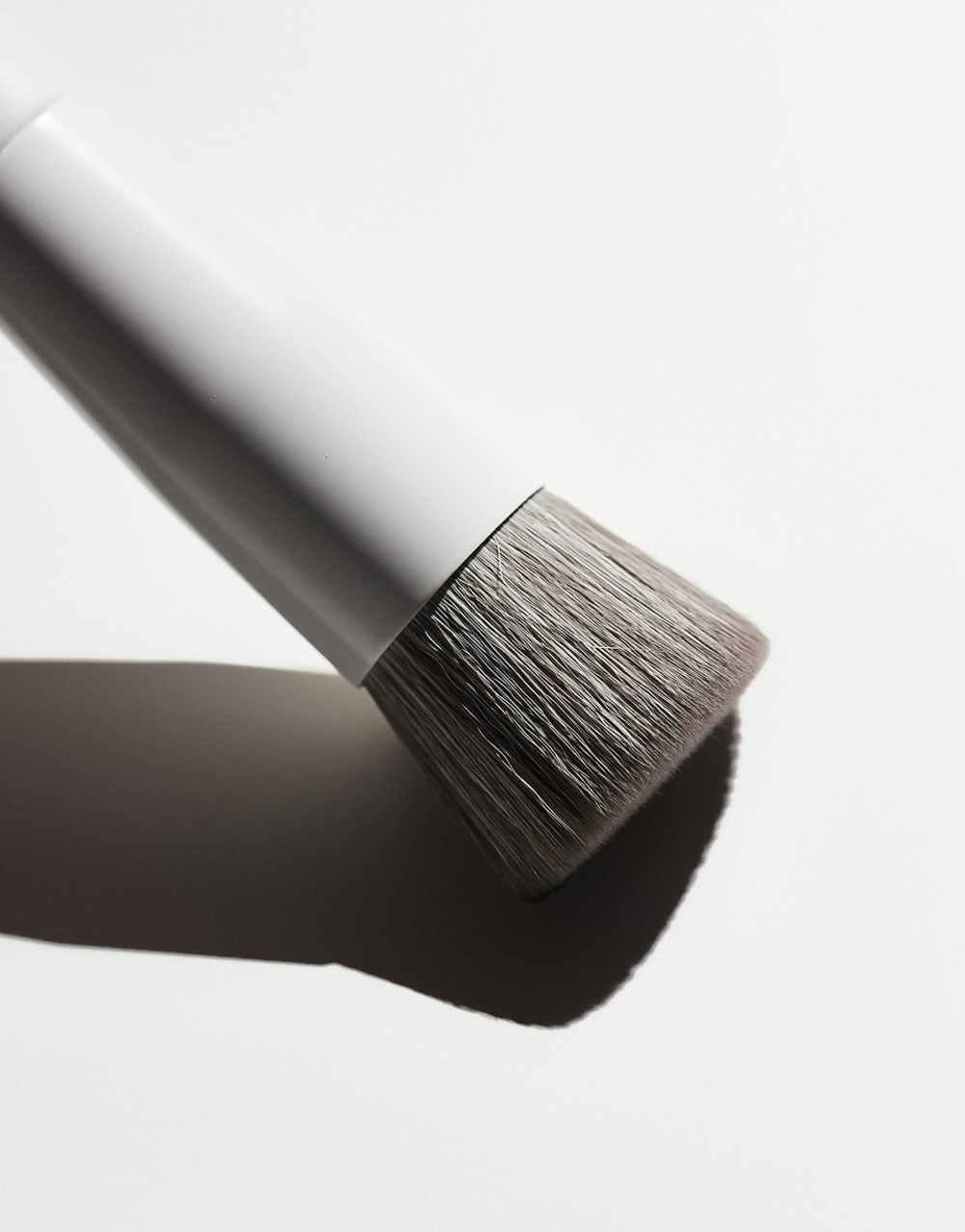 Flat foundation brush - M106
