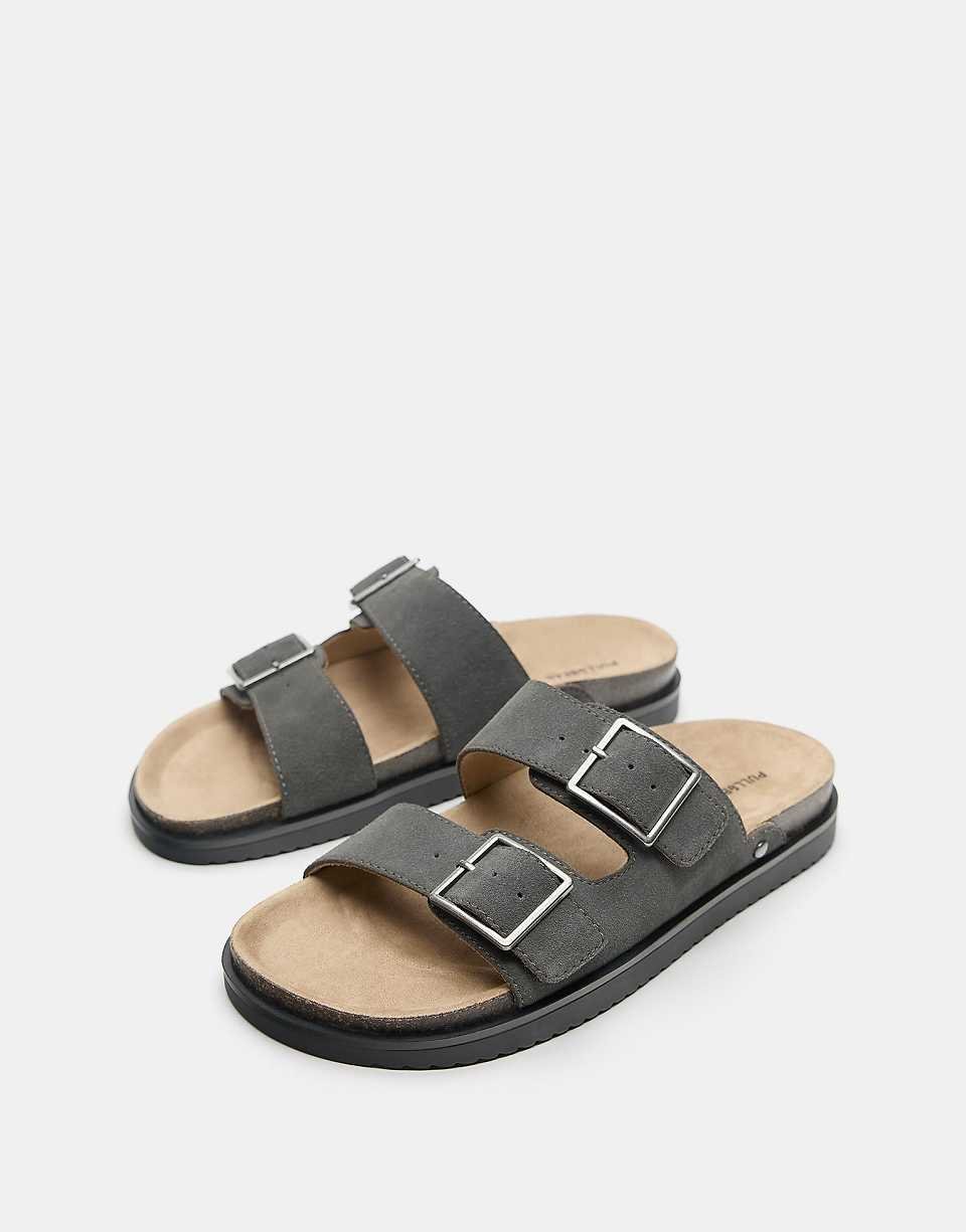 Leather flat buckle sandals in grey