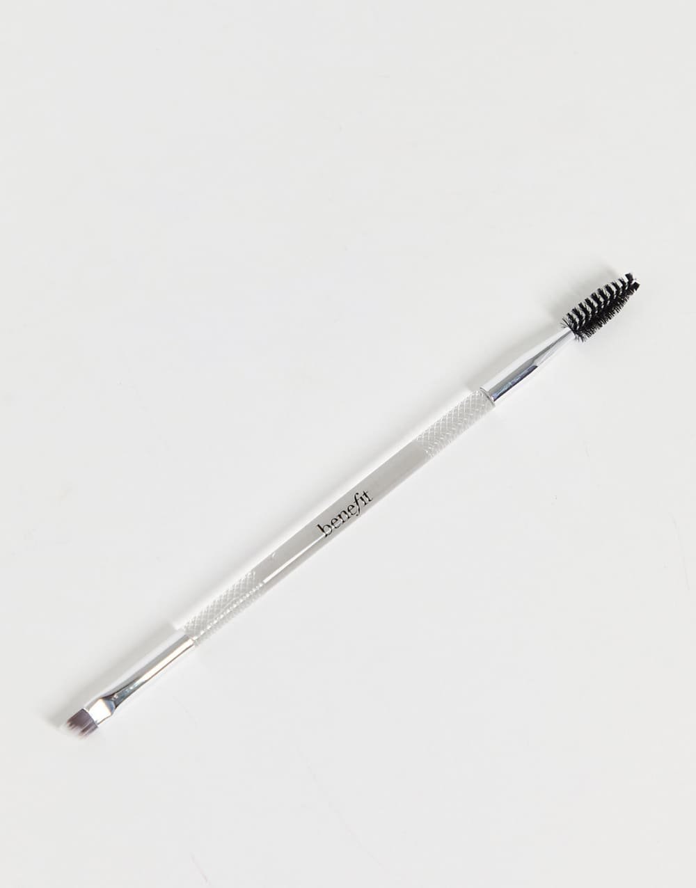 Brosse l 7wajeb b joj ro2os m3a goupillon