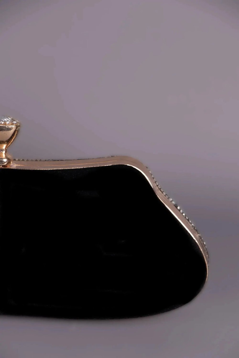Minaudière noire pavée de strass à losanges