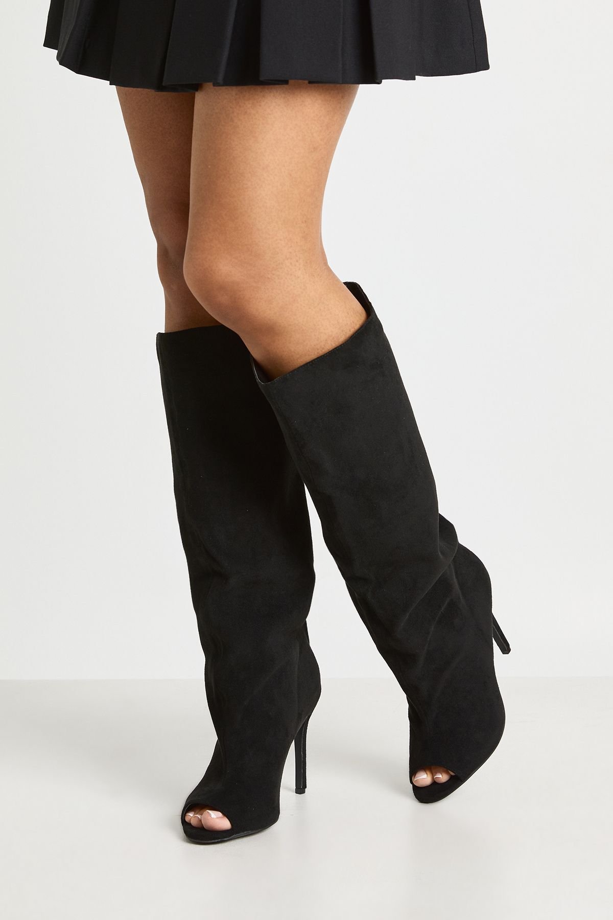 Bottes ta l'rokba slouchy b talon aiguille w bout m7lol