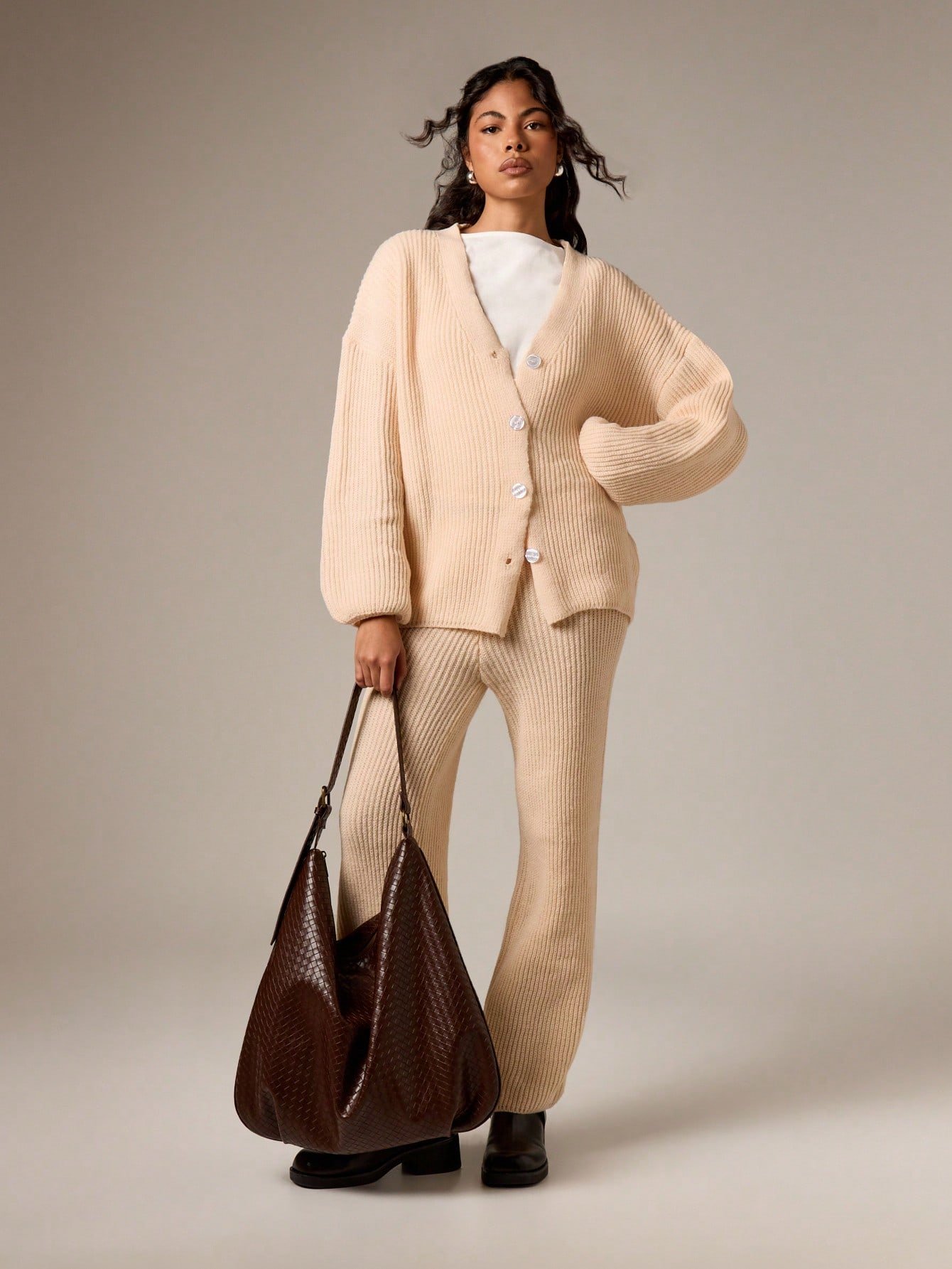 Ensemble cardigan côtelé et pantalon évasé pour femmes