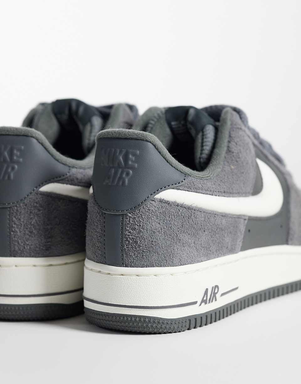 Air Force 1 '07 LV8 trainers in grey and white