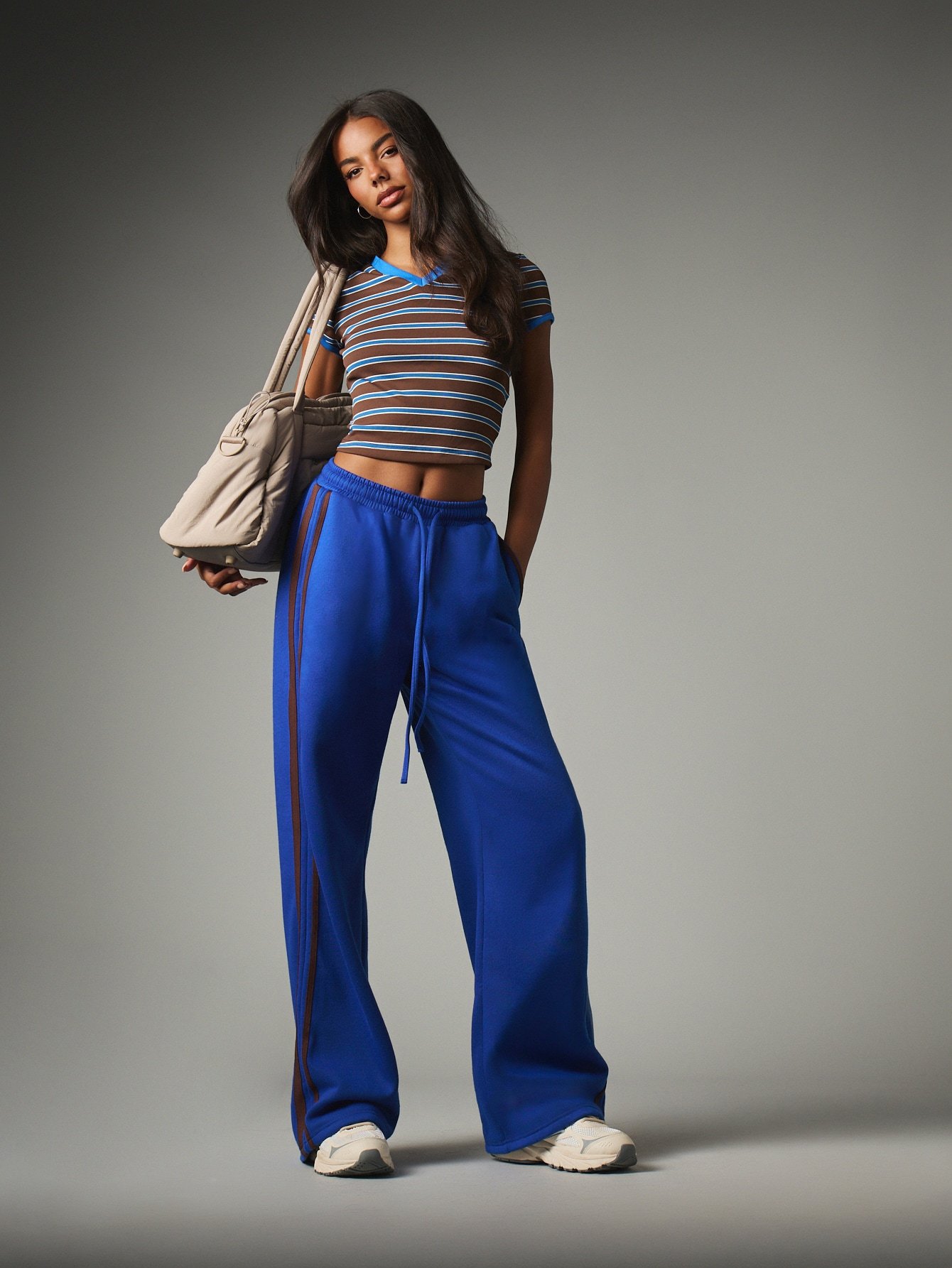 Wide-leg joggers with contrast side stripes