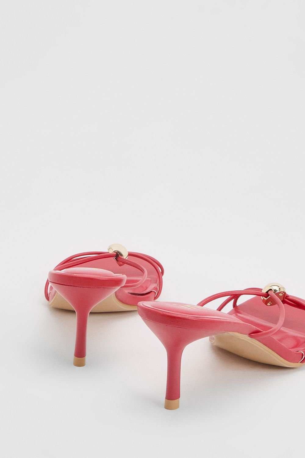 Mules b talon, brides w tafsil métallique