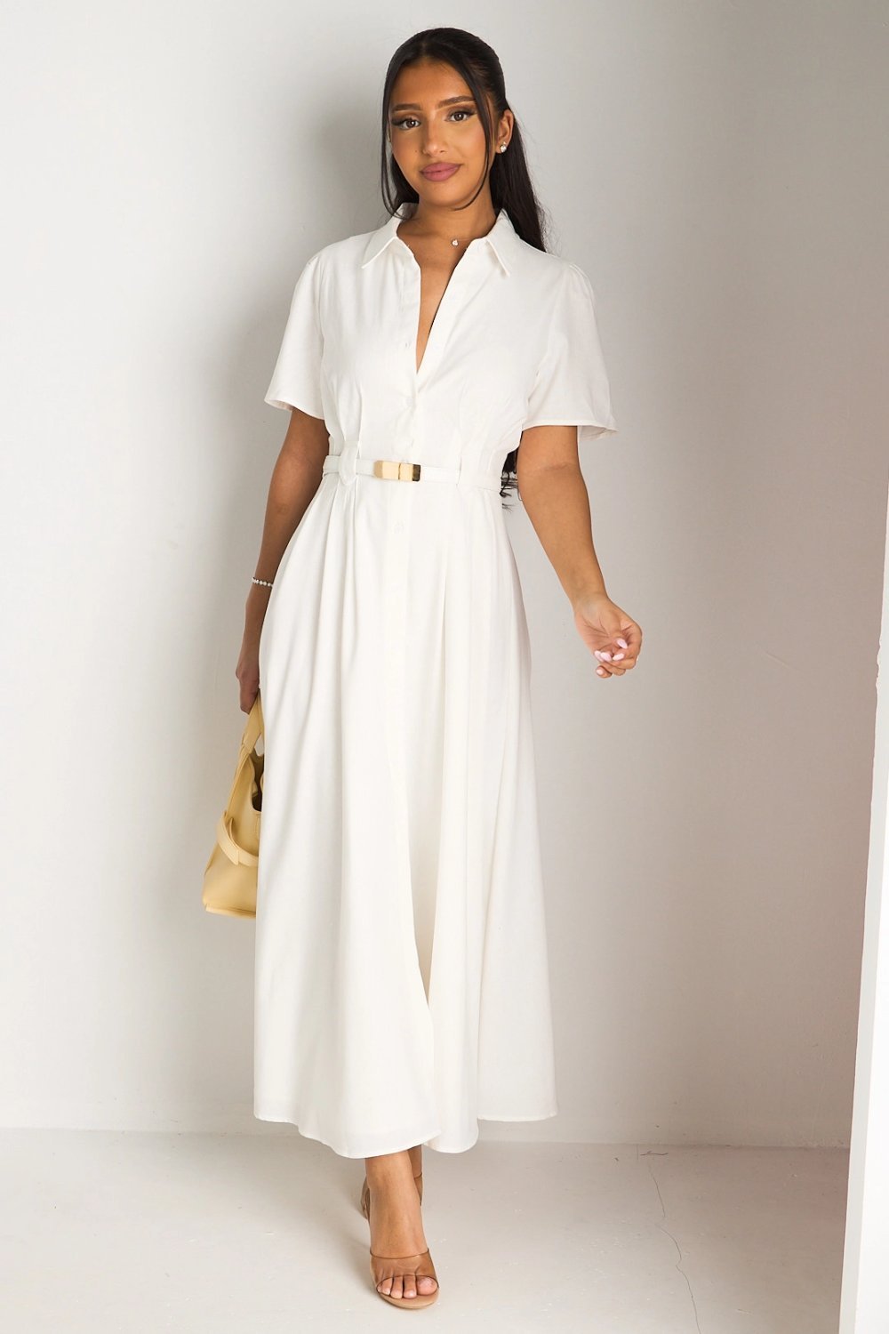 Robe chemise longue plissée ceinturée blanche