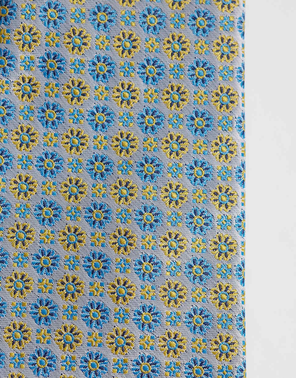 Cravate à fleurs et motifs géométriques