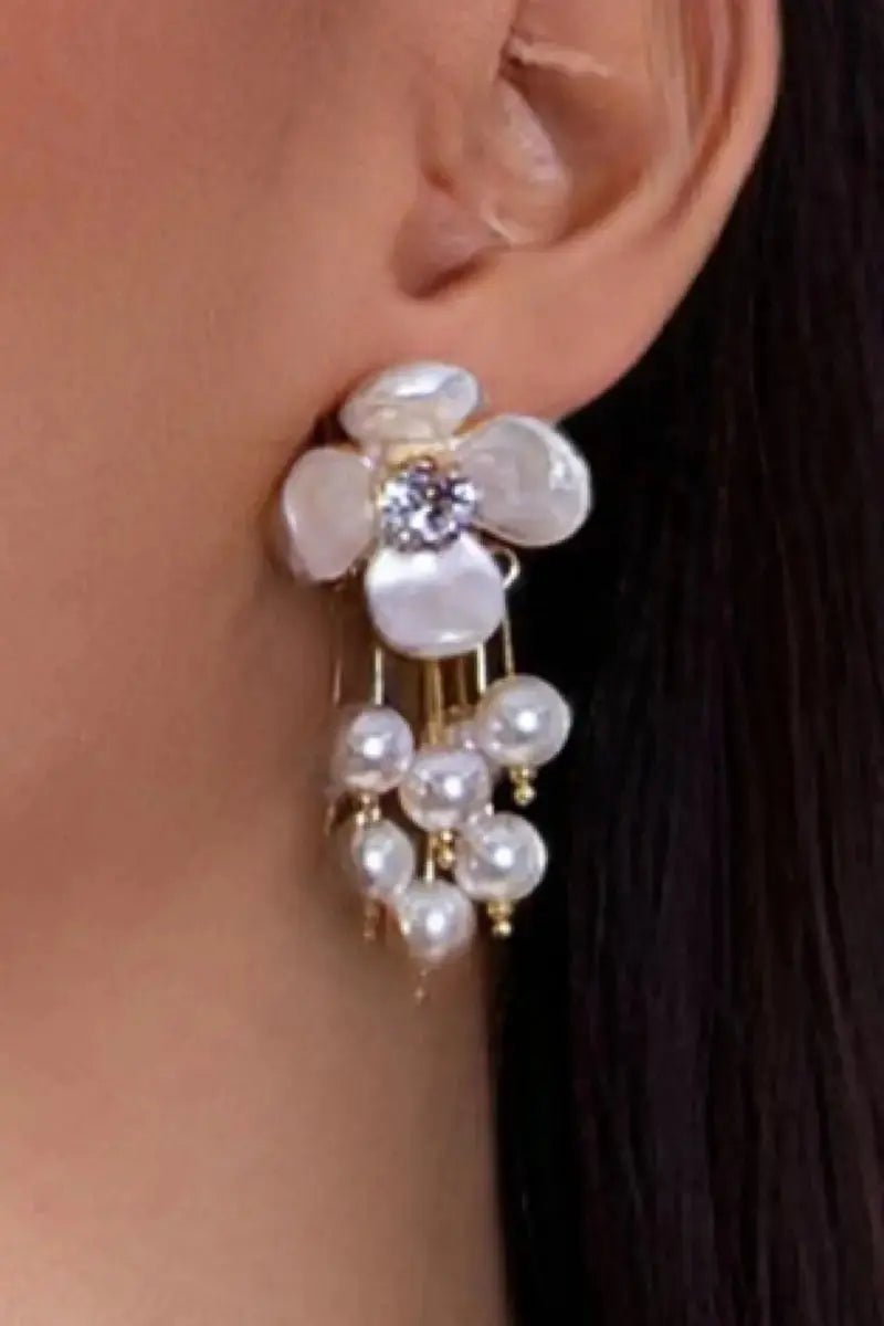 Boucles d'oreilles fleur nacrée et cascade de perles