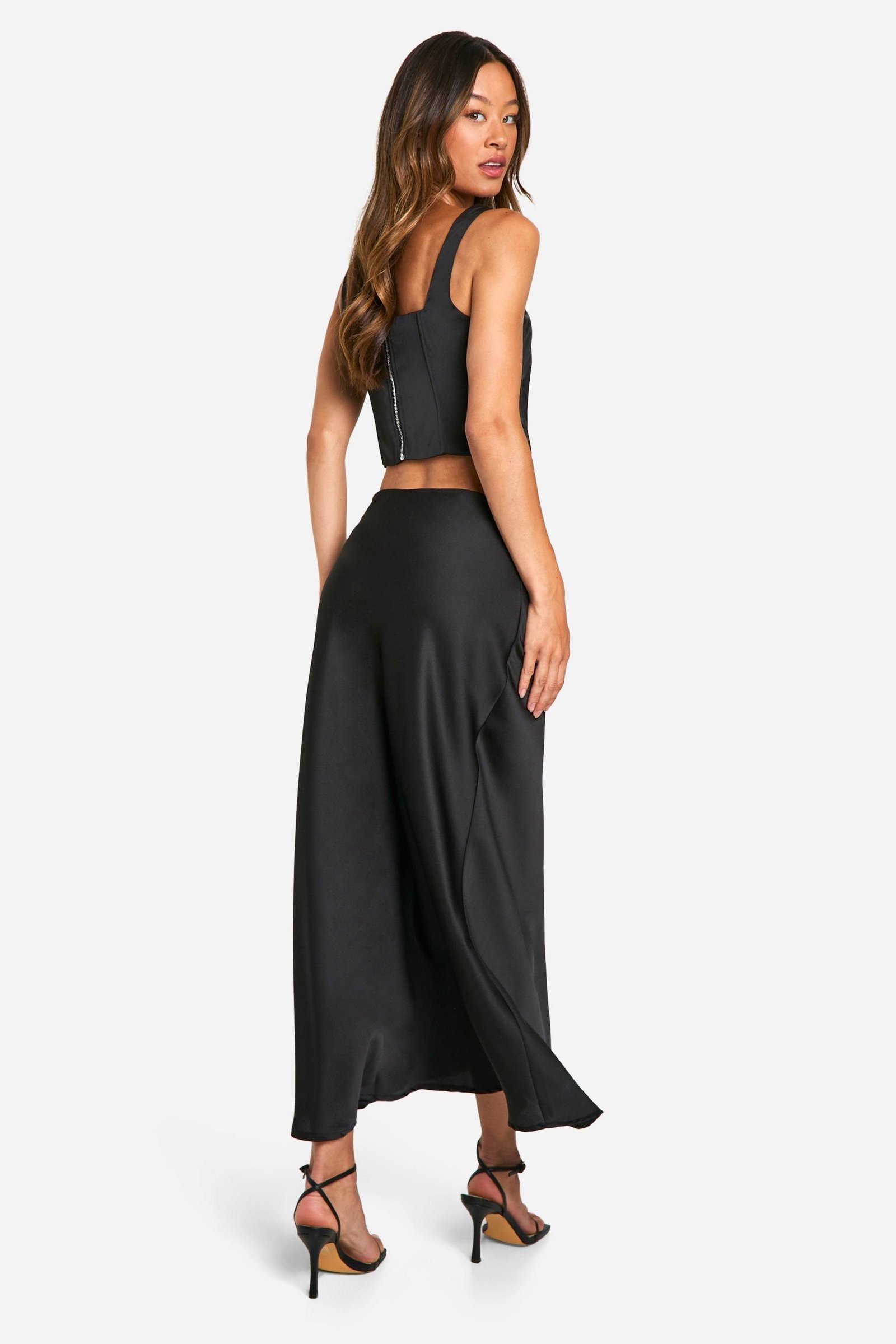 Jupe midaxi en satin style slip