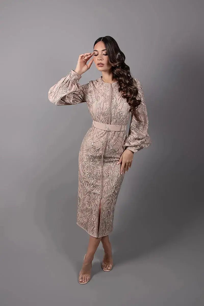 Caftan court droit à manches bouffantes nude