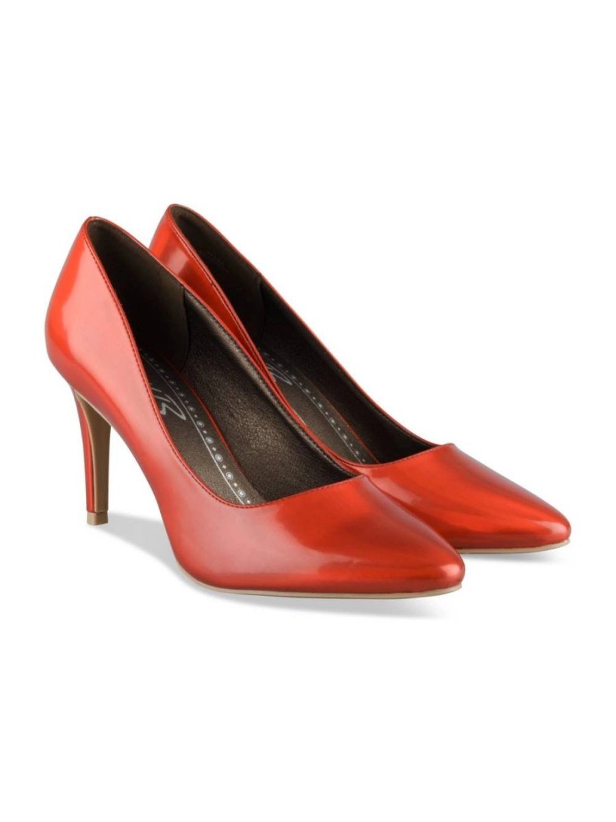 Red iridescent pointed pumps