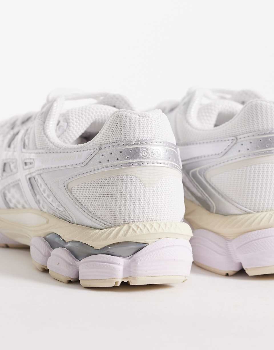حذاء رياضي Gel-Cumulus 16 باللون الأبيض