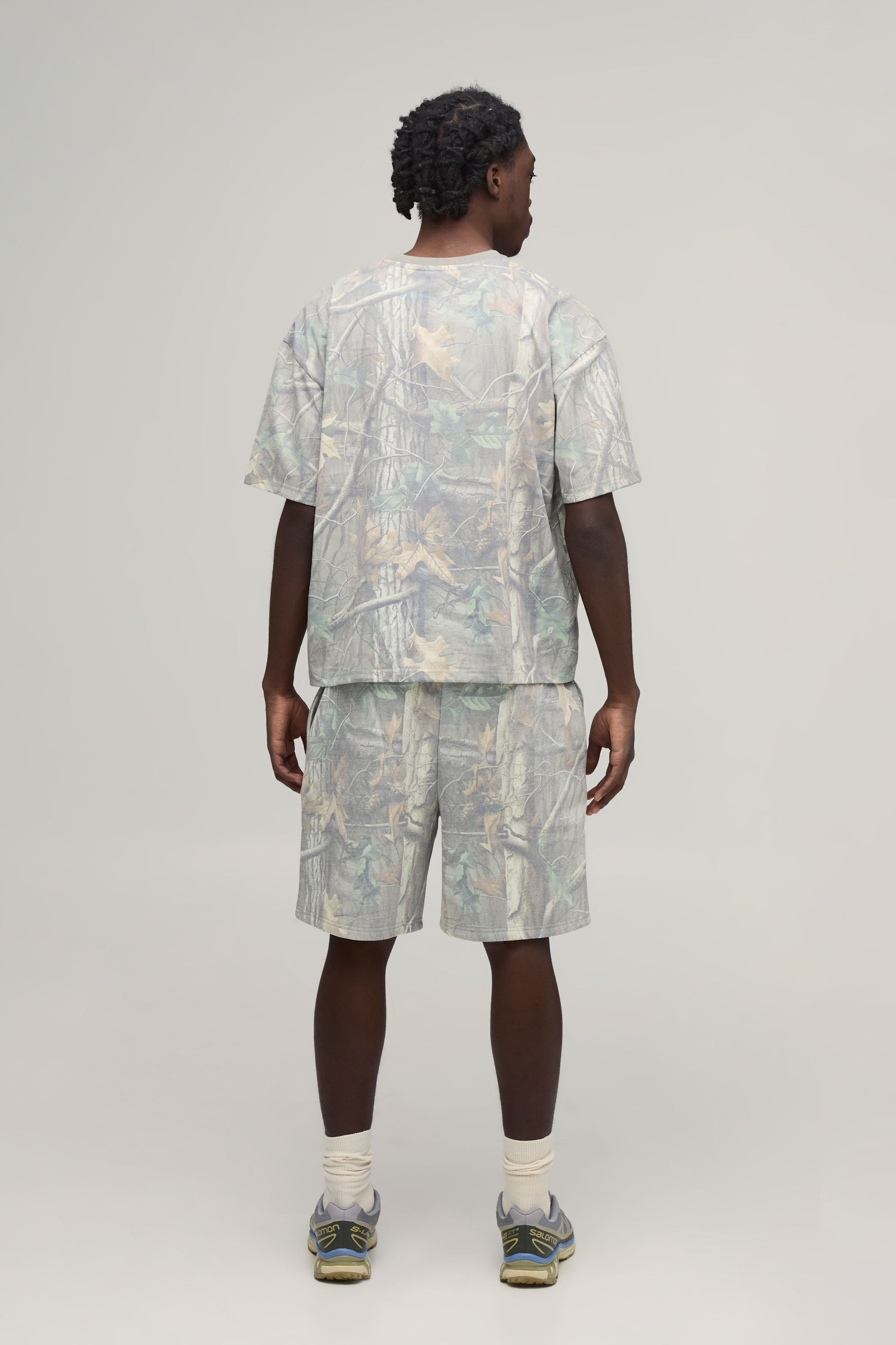 Ensemble t-shirt et short baggy camouflage