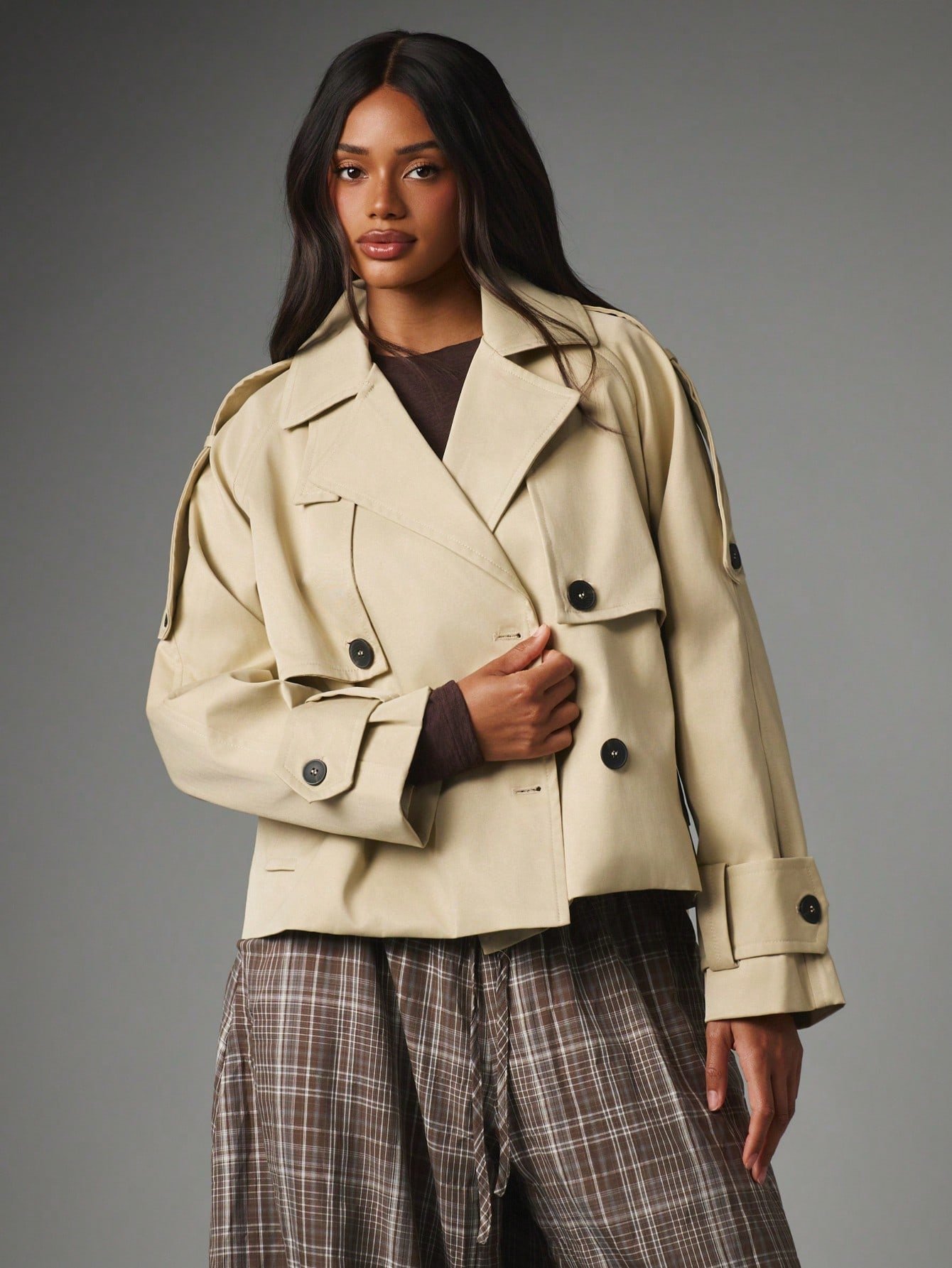 Trench-coat court croisé à revers