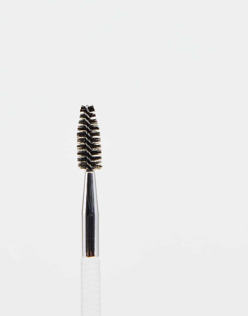 Brosse l 7wajeb b joj ro2os m3a goupillon