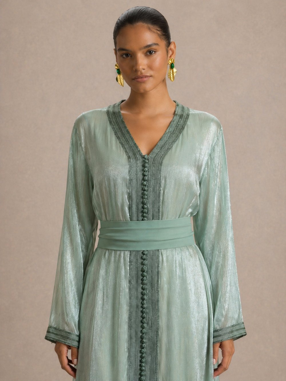 Two-piece takchita with traditional embroidery