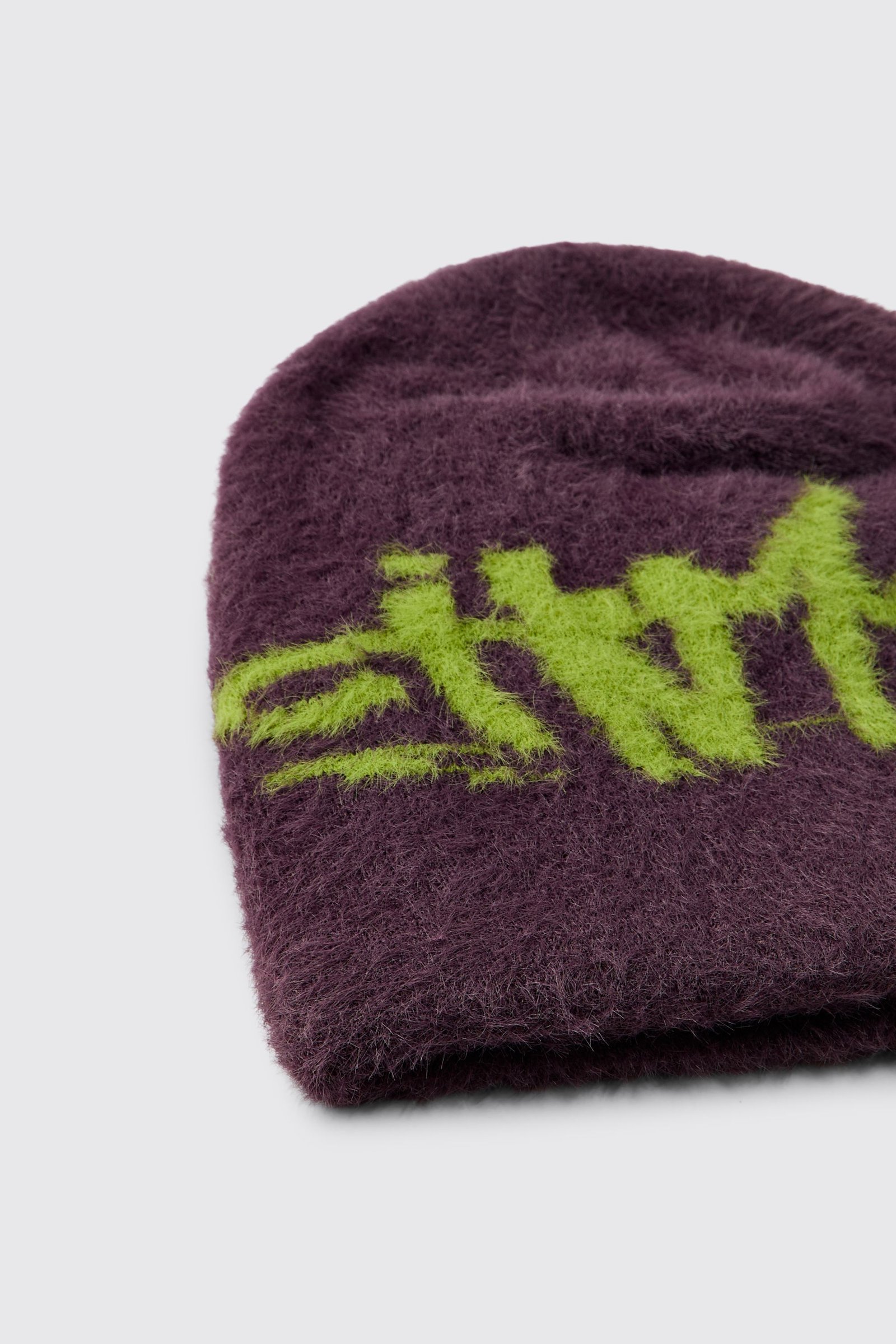 Bonnet à tête de mort pelucheux graffiti