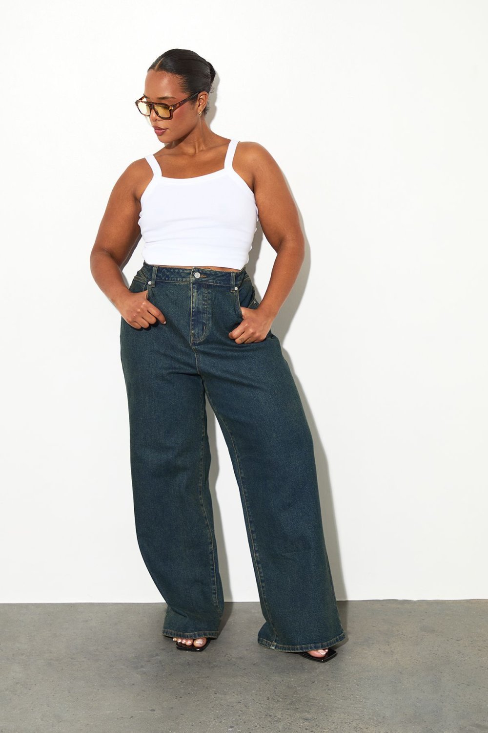 Dark blue high-waisted straight leg jeans - Plus size