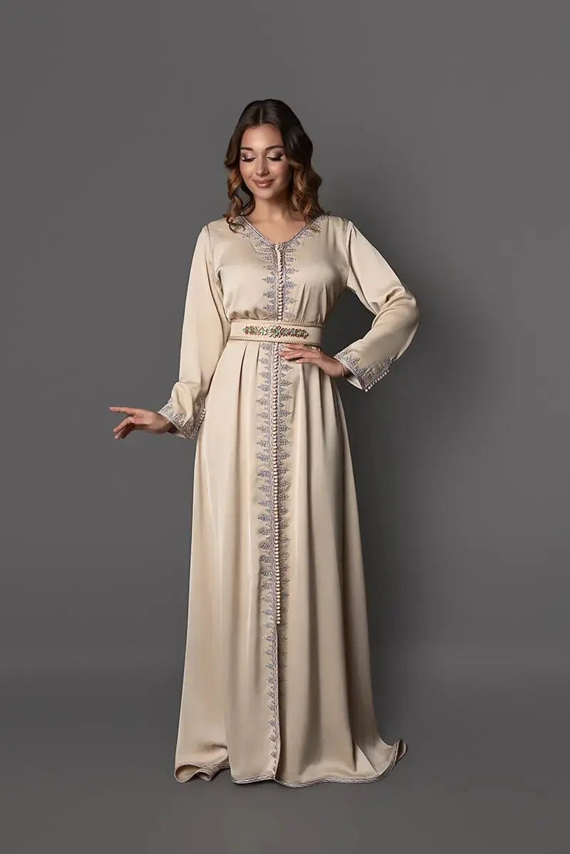 Caftan drap de soie beige brodé quatre fils