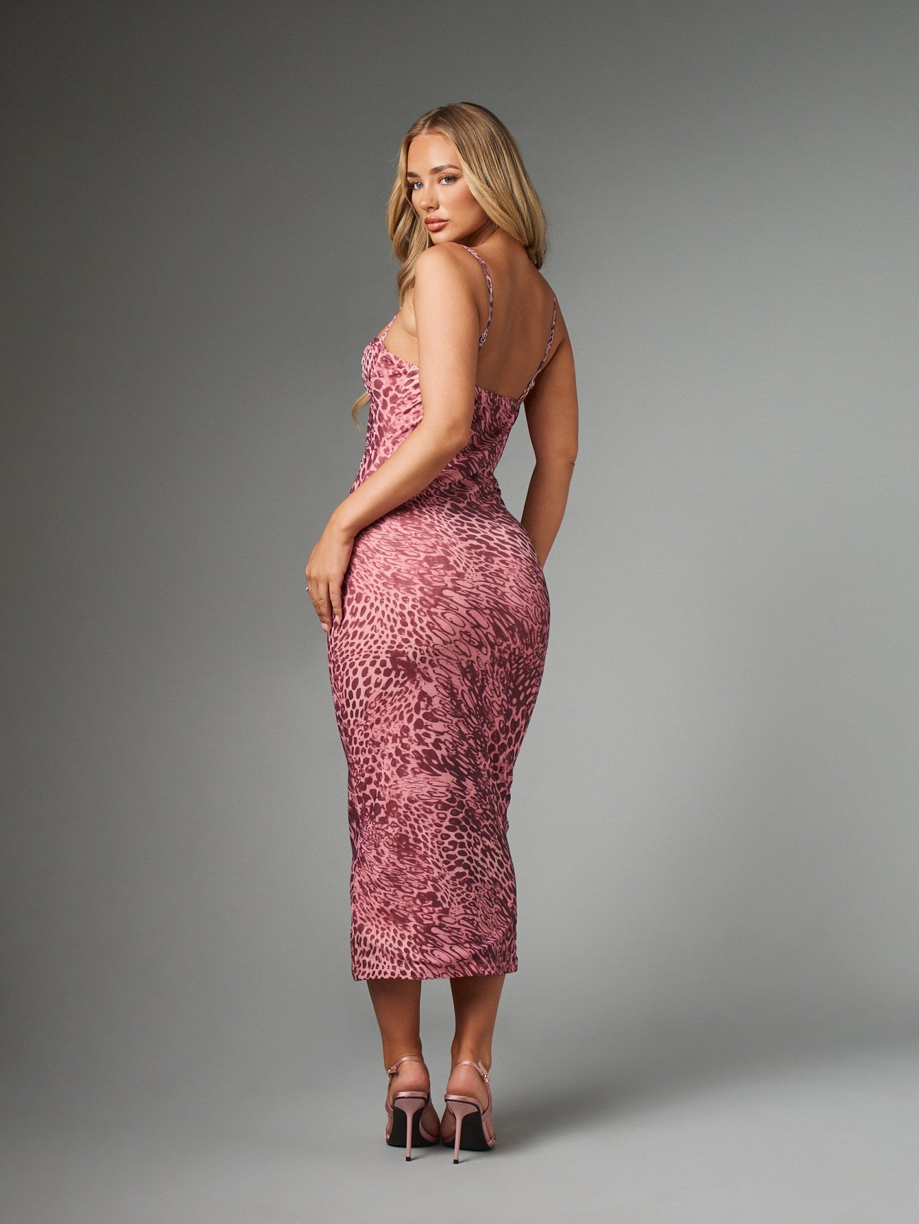 Robe midi moulante satin b décolleté qalb