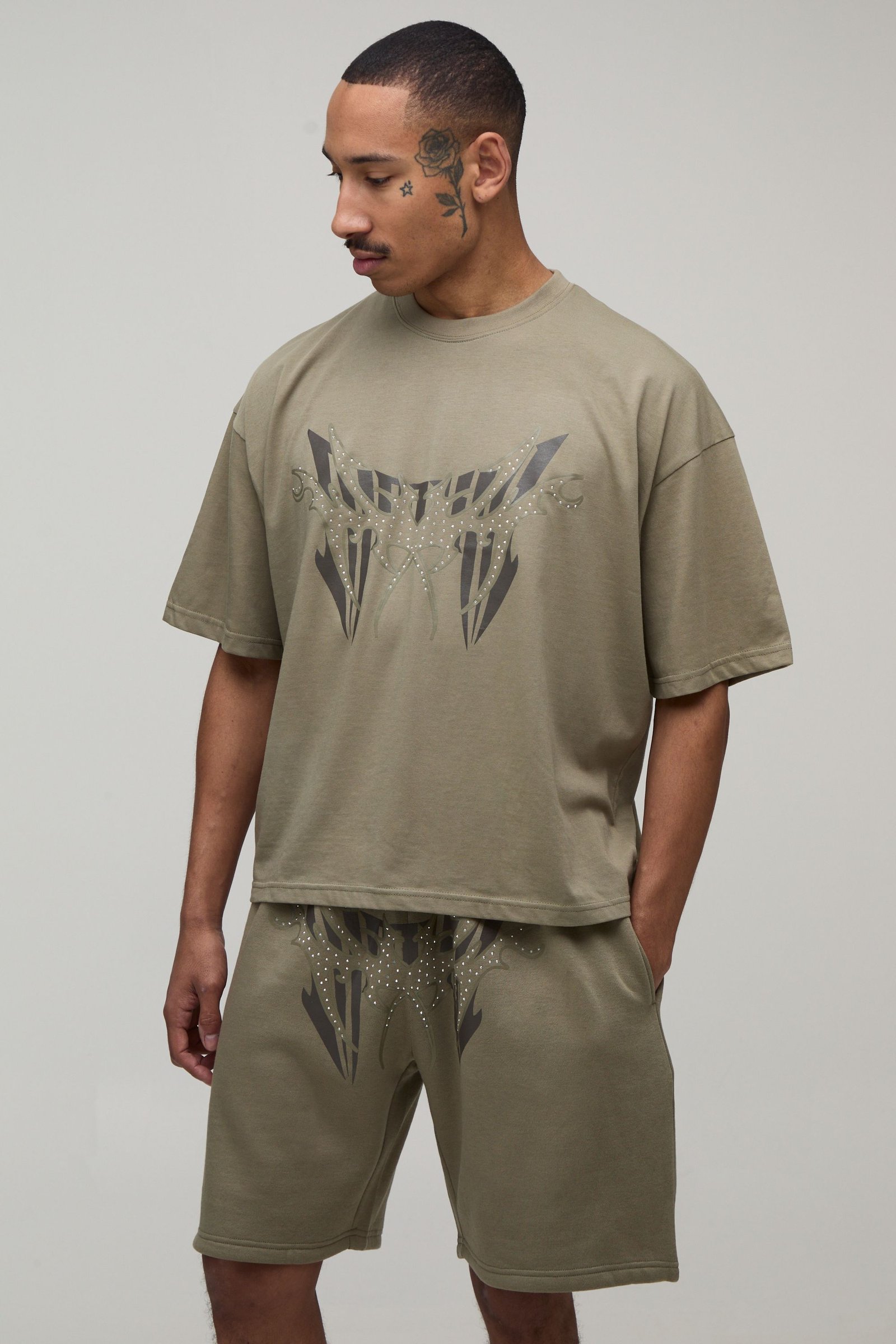 Ensemble T-shirt Oversize Clouté Et Short Décontracté