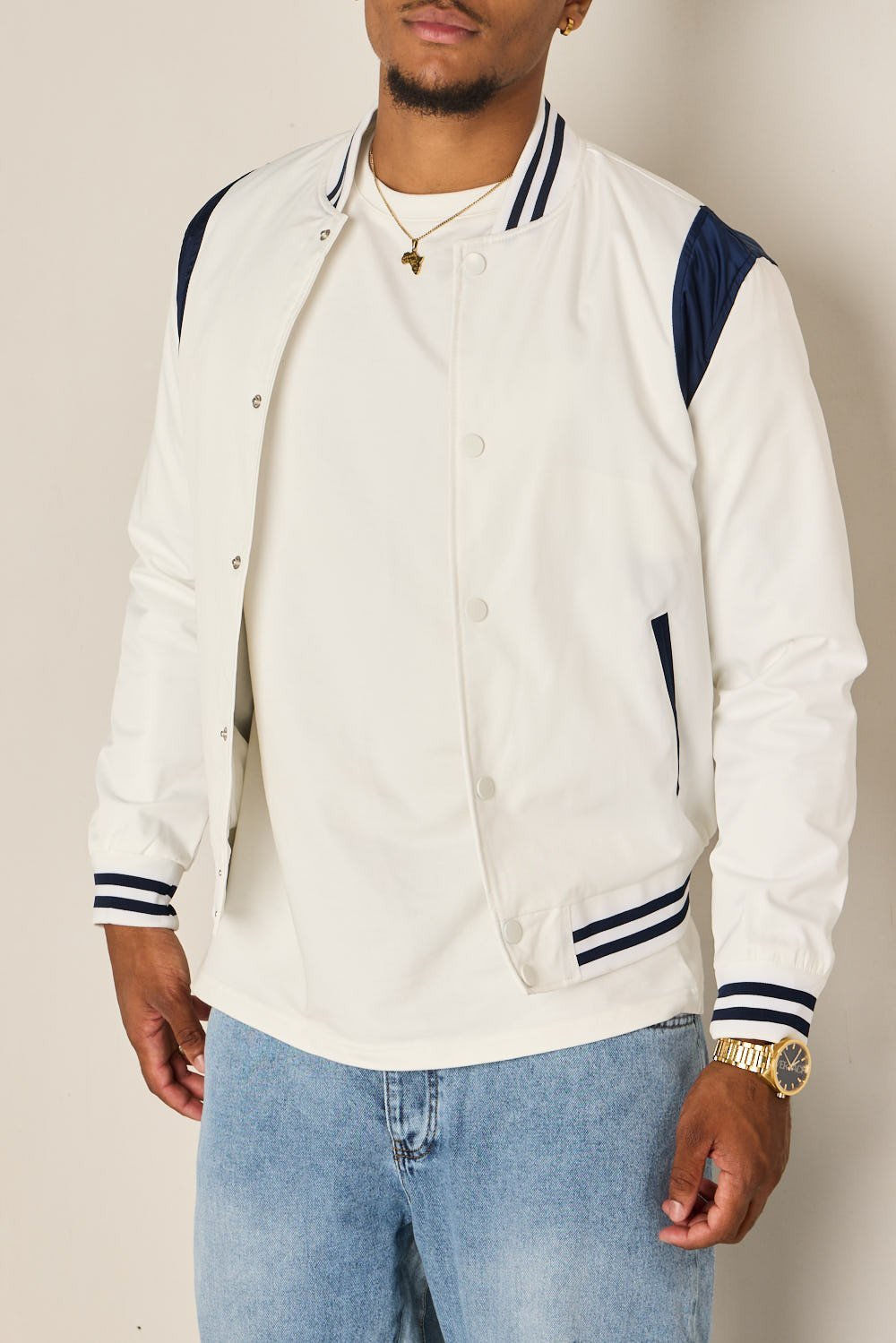 Bomber blanc à détails bleu foncé