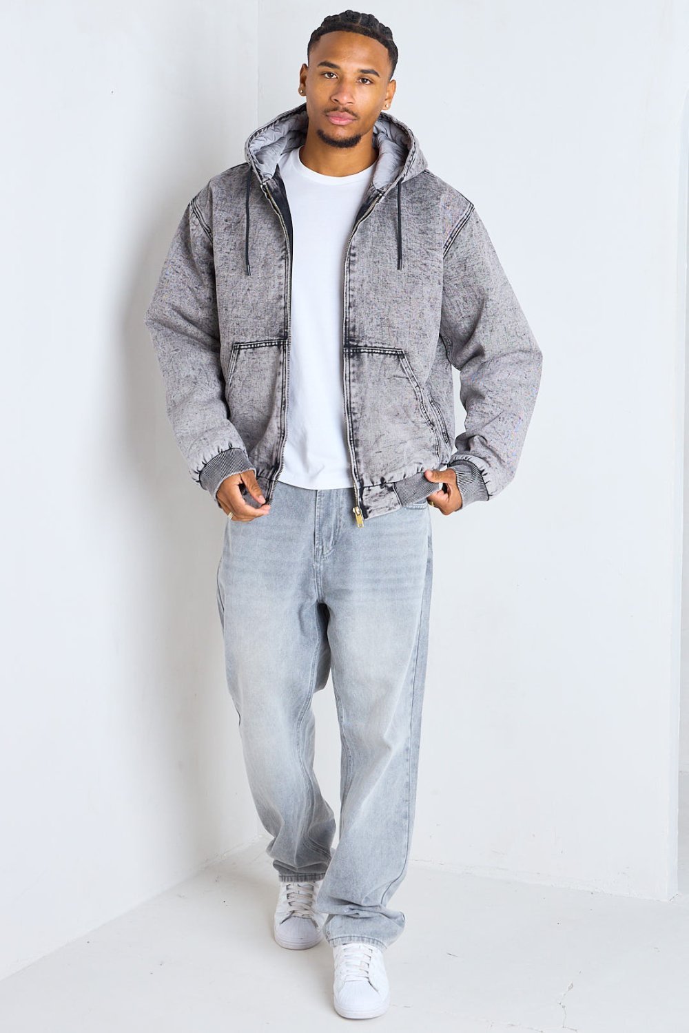 Veste courte en jean à capuche délavée grise