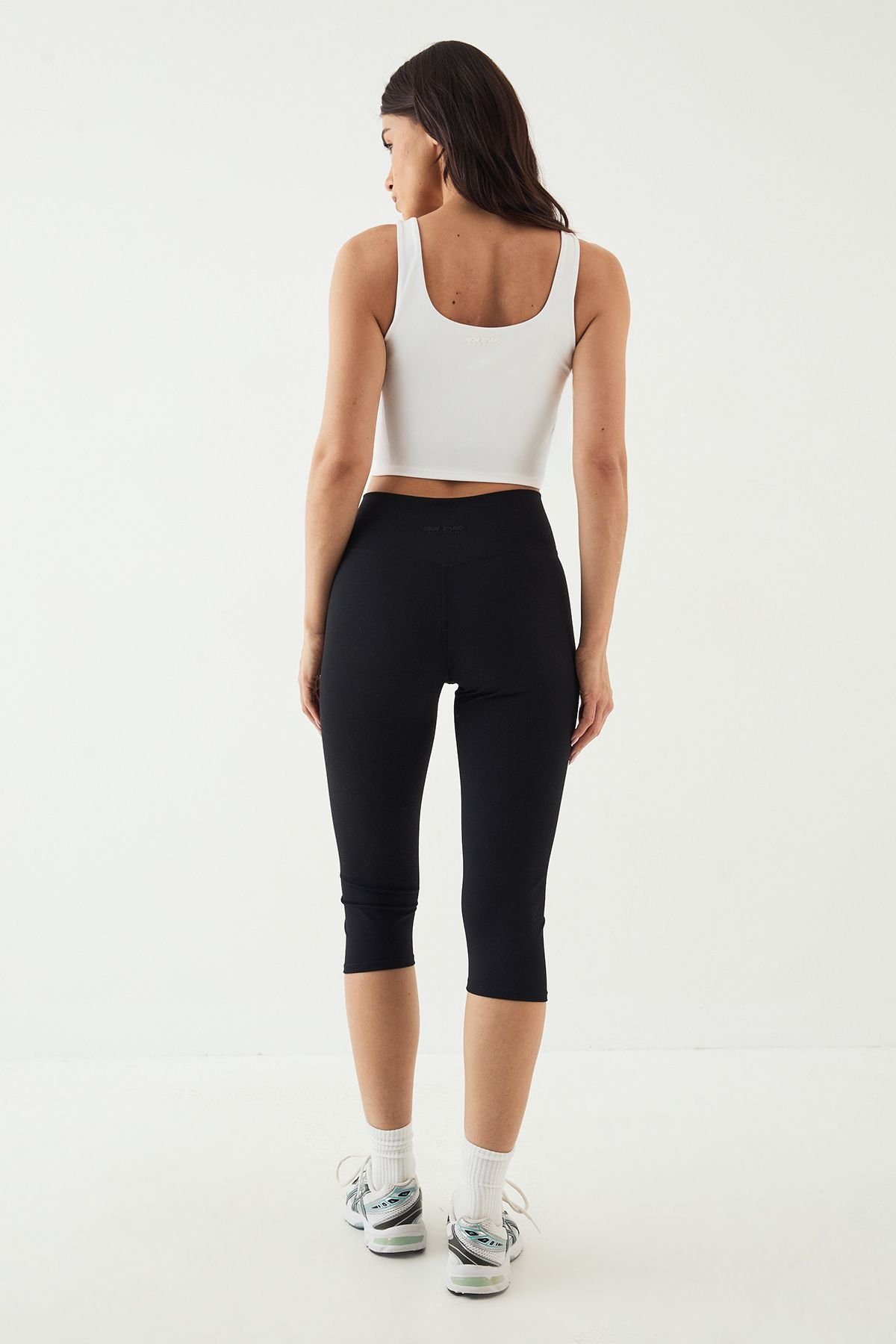 Sculpting cropped sports leggings